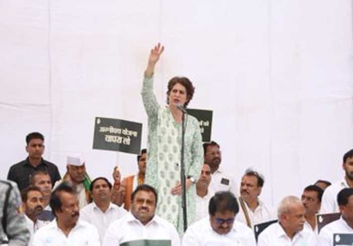 युवाओं से बड़ा देशभक्त कोई नहीं, नकली देशभक्तों को पहचानने की जरूरत : प्रियंका गांधी